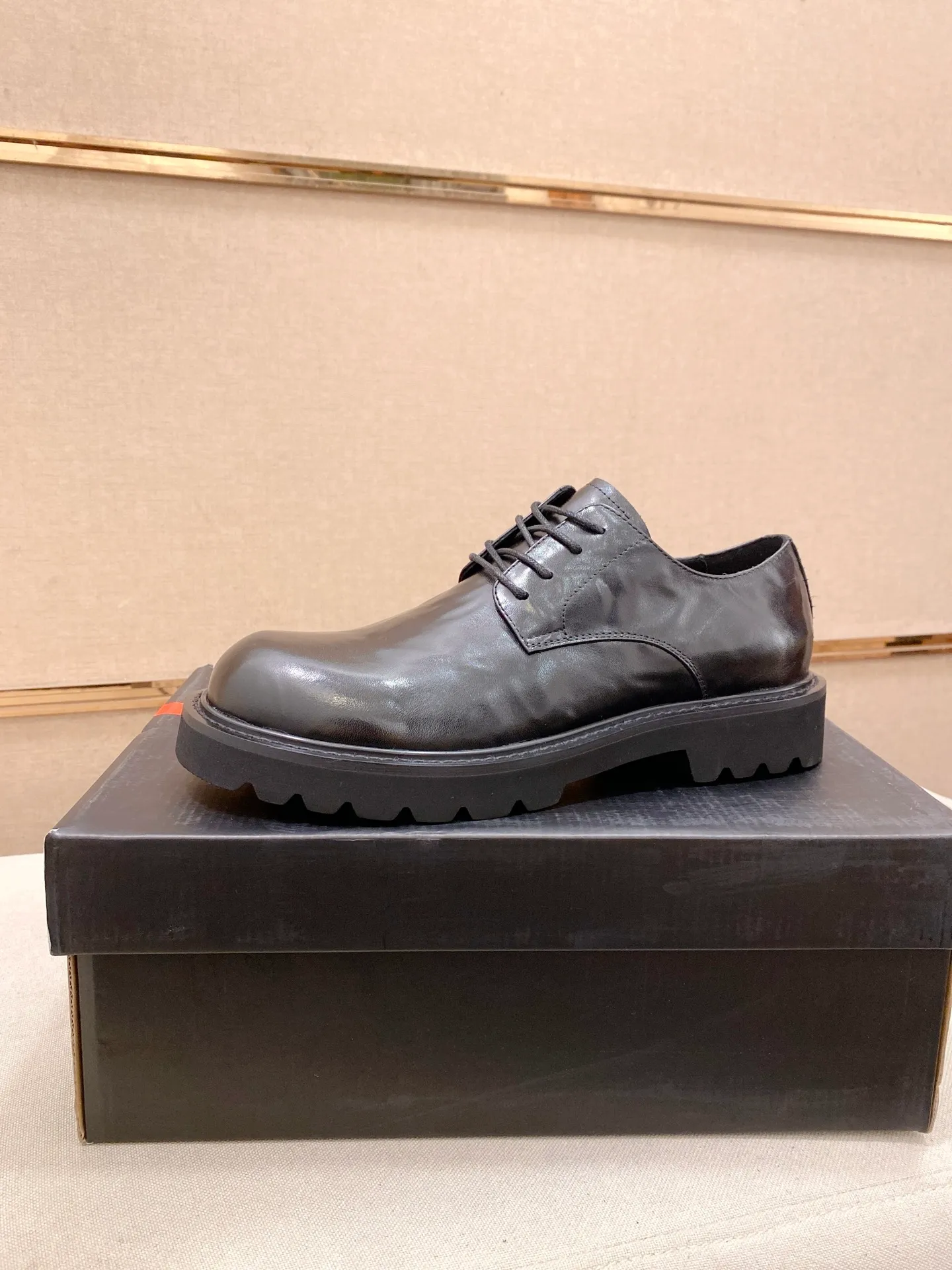 Factory price 640💰 🍁🍁High version High-quality new PRADA (Prada) counters are launched simultaneously, new men's shoes, 😘fabrics are selected from imported lacquered first-layer cowhide, and imported cowhide lining. 👍🏿 High-end ☄️ air-cushion molded anti-slip rubber outsole, exquisite lines, simple and elegant, comfortable and high-end for leisure travel. Code number: 38 to 45